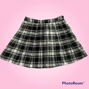 SOLD | 👙 Black Plaid Pleated Skirt 👙